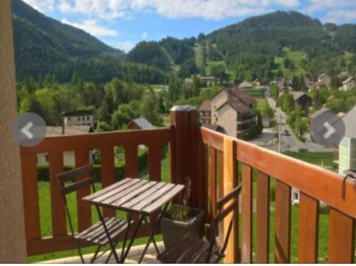 T2 terrasse plein sud Vue montagne Parking