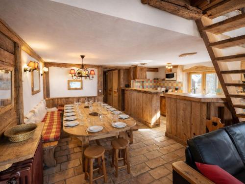 Chalet de Charme au bord des pistes, 14/15 pers, wifi - FR-1-452-108