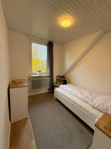 a bedroom with a bed and a window at Ferienwohnung Meyer in Neuenkirchen