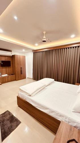 a bedroom with a large bed in a room at MALAPPURAM RESIDENCY in Malappuram