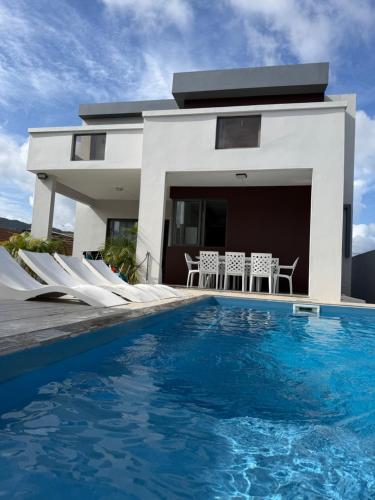 Casa Blue Print Mahebourg Villa moderne avec piscine