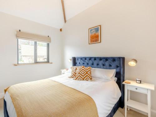 a bedroom with a bed and a window at 2 Bed in Bromyard oc-91816 in Collington