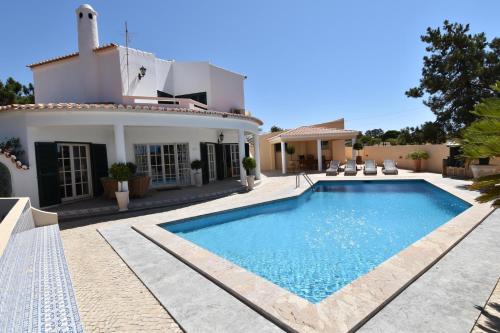 Villa Casa Tulipa Sleeps 4 with Pool Garden & A c