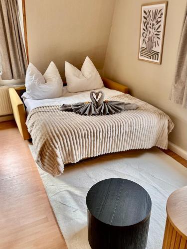 a bedroom with a bed with a round table at Elbflorenz in Bad Schandau