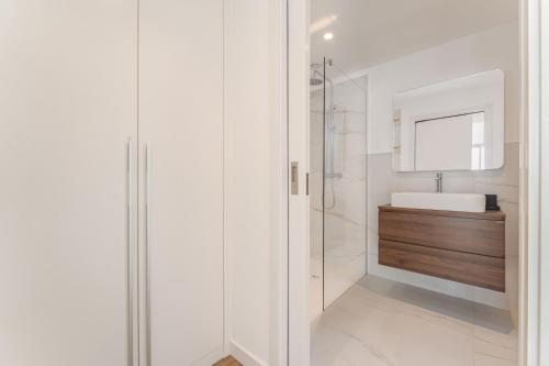 Atlantic Pearl Pool & Ocean View One Bedroom Apartment