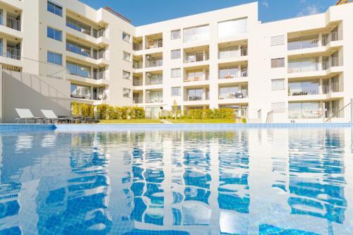 Atlantic Pearl Pool & Ocean View One Bedroom Apartment