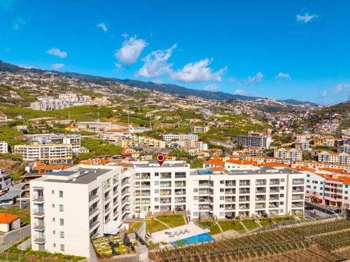 Atlantic Pearl Pool & Ocean View One Bedroom Apartment