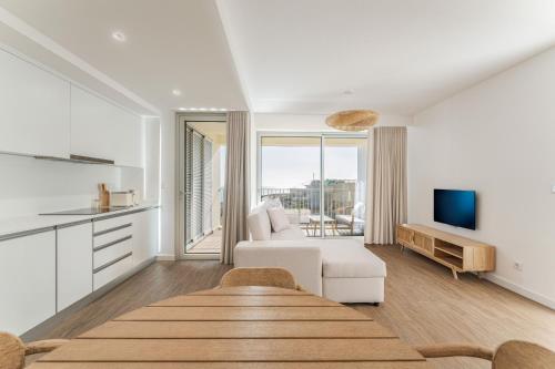 Atlantic Pearl Pool & Ocean View One Bedroom Apartment