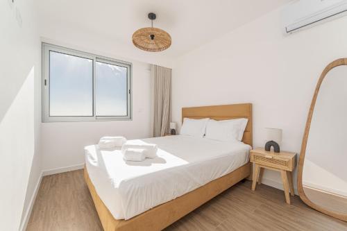 Atlantic Pearl Pool & Ocean View One Bedroom Apartment
