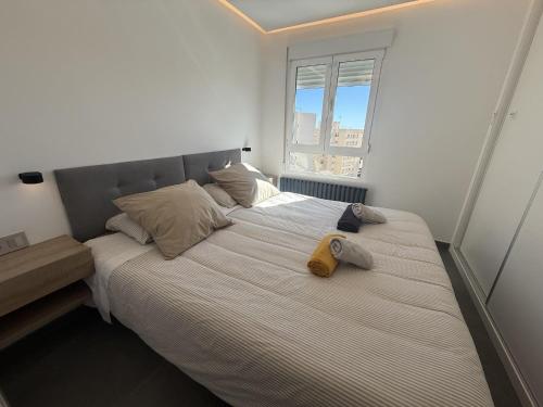 Urbanova primera línea 2 hab con piscina y vistas al mar by Turihome