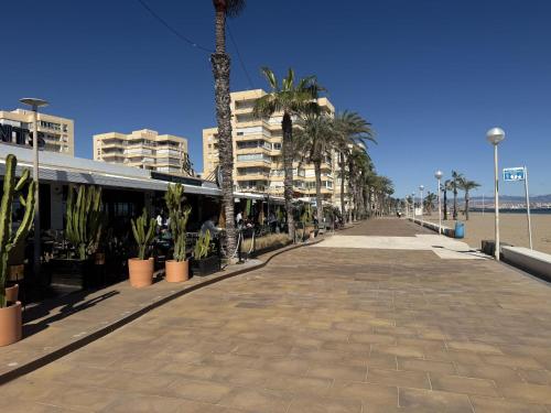 Urbanova primera línea 2 hab con piscina y vistas al mar by Turihome