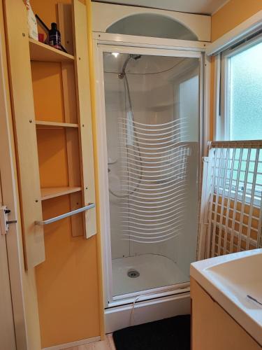 Ένα μπάνιο στο Tiny Sweet Home
