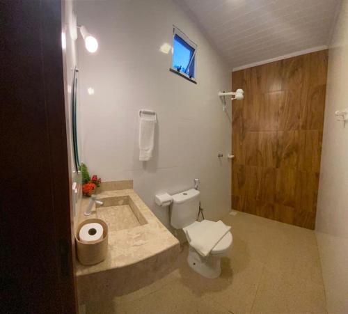 a bathroom with a toilet and a sink and a shower at Rekanto Sabiá in Jijoca de Jericoacoara