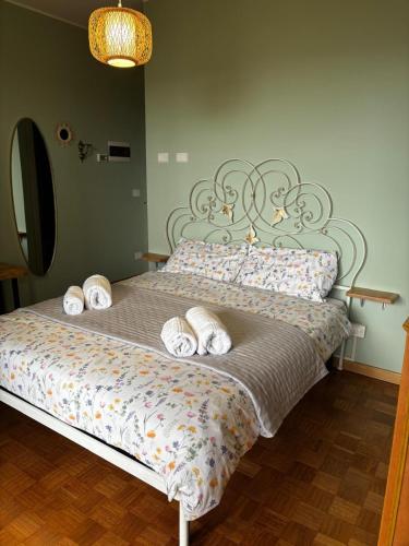a bed with four pillows on it in a bedroom at BellaVista in Saluggia