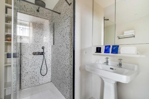 Spacious Apartment a c 1BR 4P - Notre-Dame