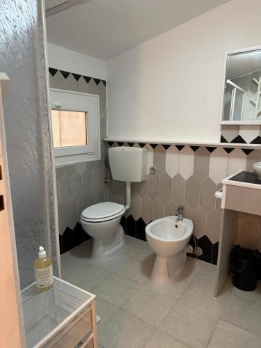 a bathroom with a toilet and a sink at Casa Andrée in Sanremo