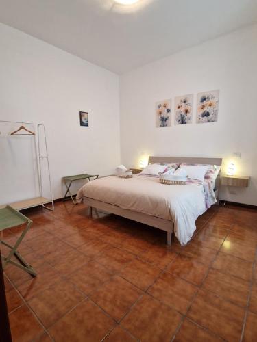 Foto Charming Home with Private Patio near Swiss Border and Transport - Daisy, Loggiadeifiori 2