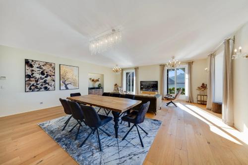 Modern 3-Bedroom Lakeview Apartment in Montreux by GuestLee