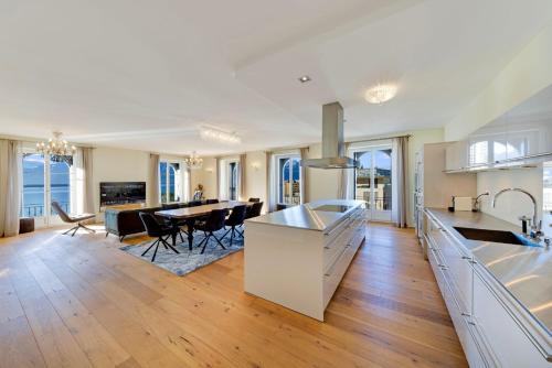 Modern 3-Bedroom Lakeview Apartment in Montreux by GuestLee