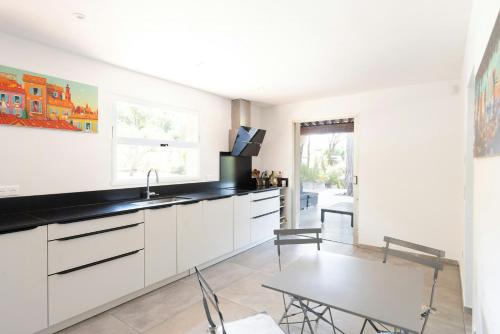Villa With Pool House Near Sainte-Maxime