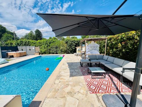 Maison familiale tout confort! Piscine, Spa, jeux