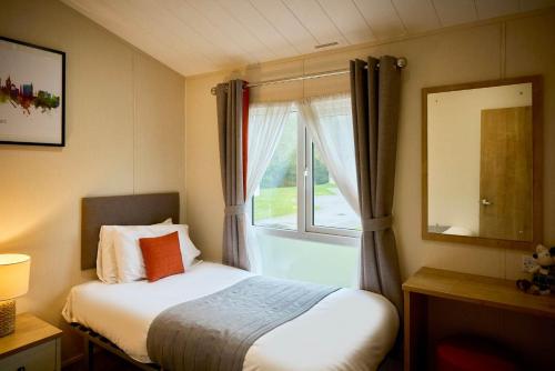 Heathery Lodge with Hot Tub photo 8