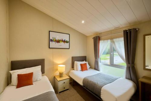 Heathery Lodge with Hot Tub photo 3