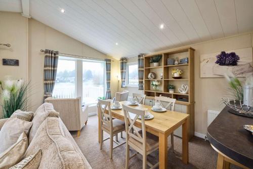 Heathery Lodge with Hot Tub photo 15