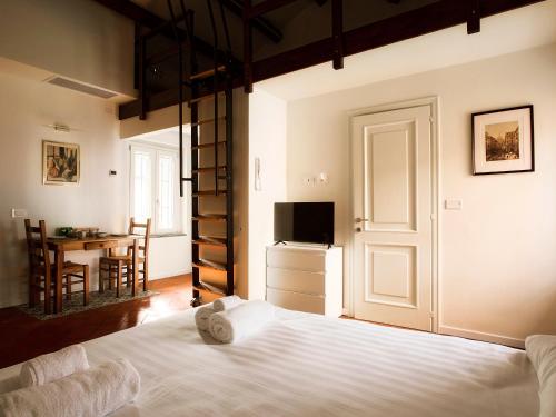 Bright & Quiet Studio near San Siro