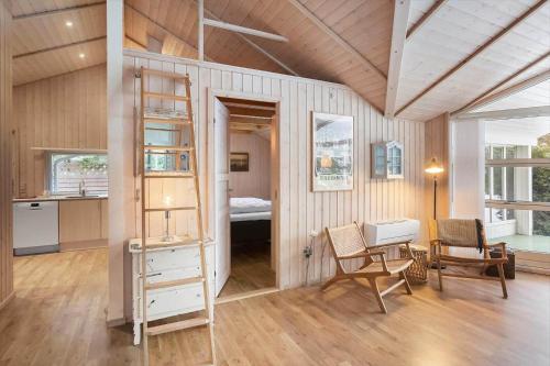 a room with a room with a bed and a desk at M402-Vaeggerlose-Stolt-Henriksvej-93 in Bøtø By
