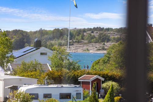 a view of a lake from a house with a rv at GrebbestadFjorden stugor in Grebbestad