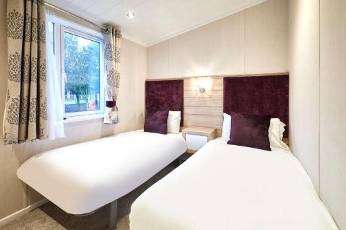 Enzo's Lodge with Hot Tub photo 23
