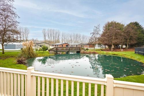 Enzo's Lodge with Hot Tub photo 3