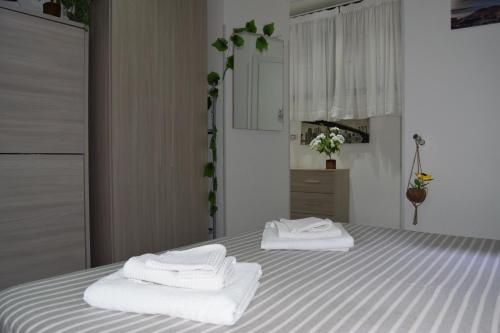 A bed or beds in a room at L'Ancora di Torrione