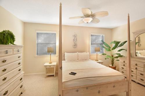 a bedroom with a bed and a ceiling fan at Villa Leo in Saint Simons Island