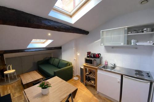 Bright gem in the heart of the 9th Just steps from the quays