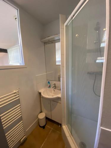 Bright gem in the heart of the 9th Just steps from the quays