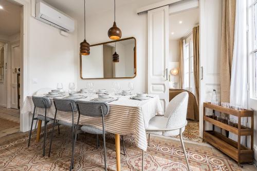 Bright apartment with balcony in Sagrada Familia