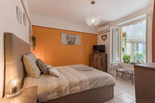 La Maison Fleurie by Halldis