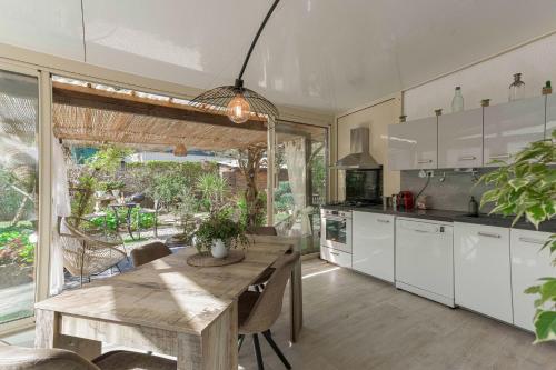 La Maison Fleurie by Halldis
