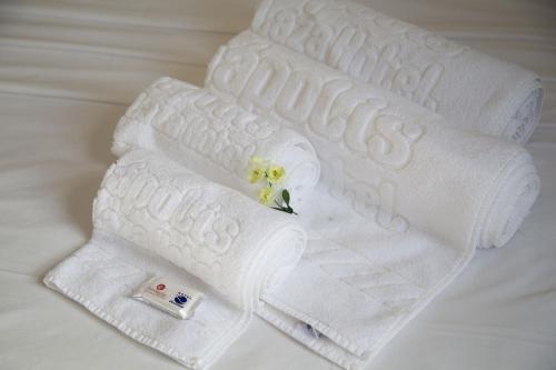 מיטה או מיטות בחדר ב-Eunapolis Plaza Hotel