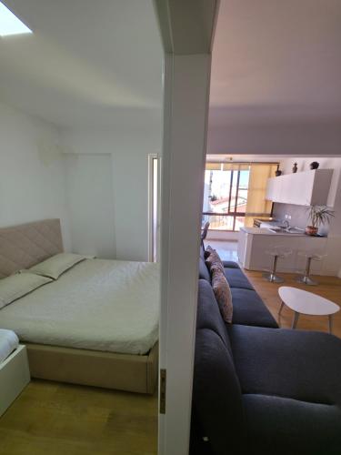 เตียงในห้องที่ Holidays Apartment