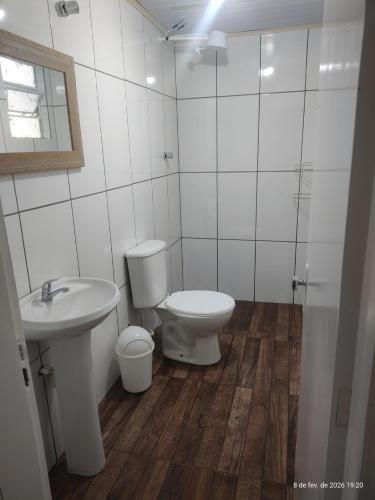 a bathroom with a toilet and a sink at Casa 2 Quartos - Vila Real in Chapecó
