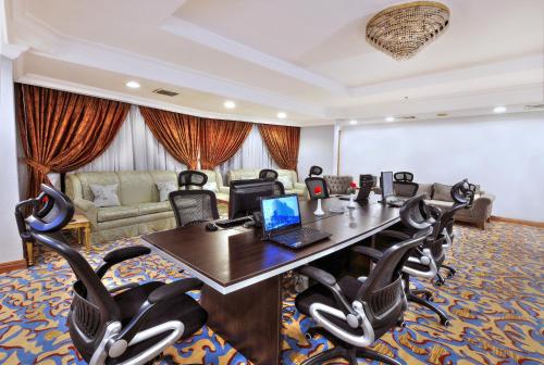 Kawasan bisnes dan/atau bilik persidangan di Casablanca Hotel Jeddah