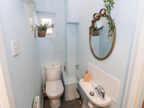a small bathroom with a toilet and a sink at 3 Leycester Court in Warwick