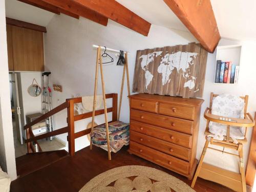 Charmant Duplex Climatisé, 2 Pièces avec Mezzanine, Parking et Terrasse, Proche Mer et Commerces