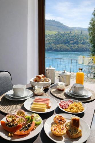 a table with plates of food on it with a view at Villa Tua in Castanheiro