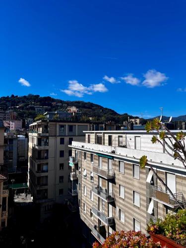 una vista della città da un edificio di Rossetti 8 a Rapallo