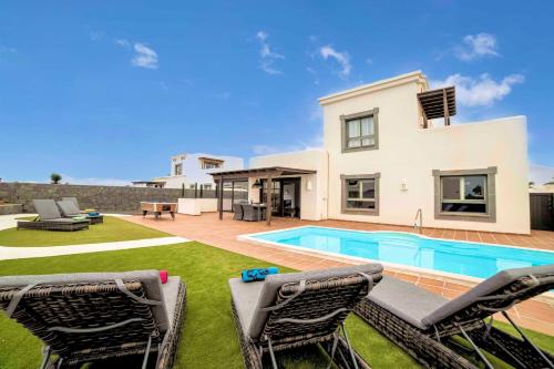 Superb Playa Blanca Villa Casa Herlanda 3 Bedrooms Pool Table
