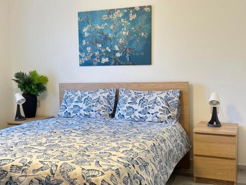 a bedroom with a bed and a painting on the wall at Discovering Apartment Pulicchio in Abetone